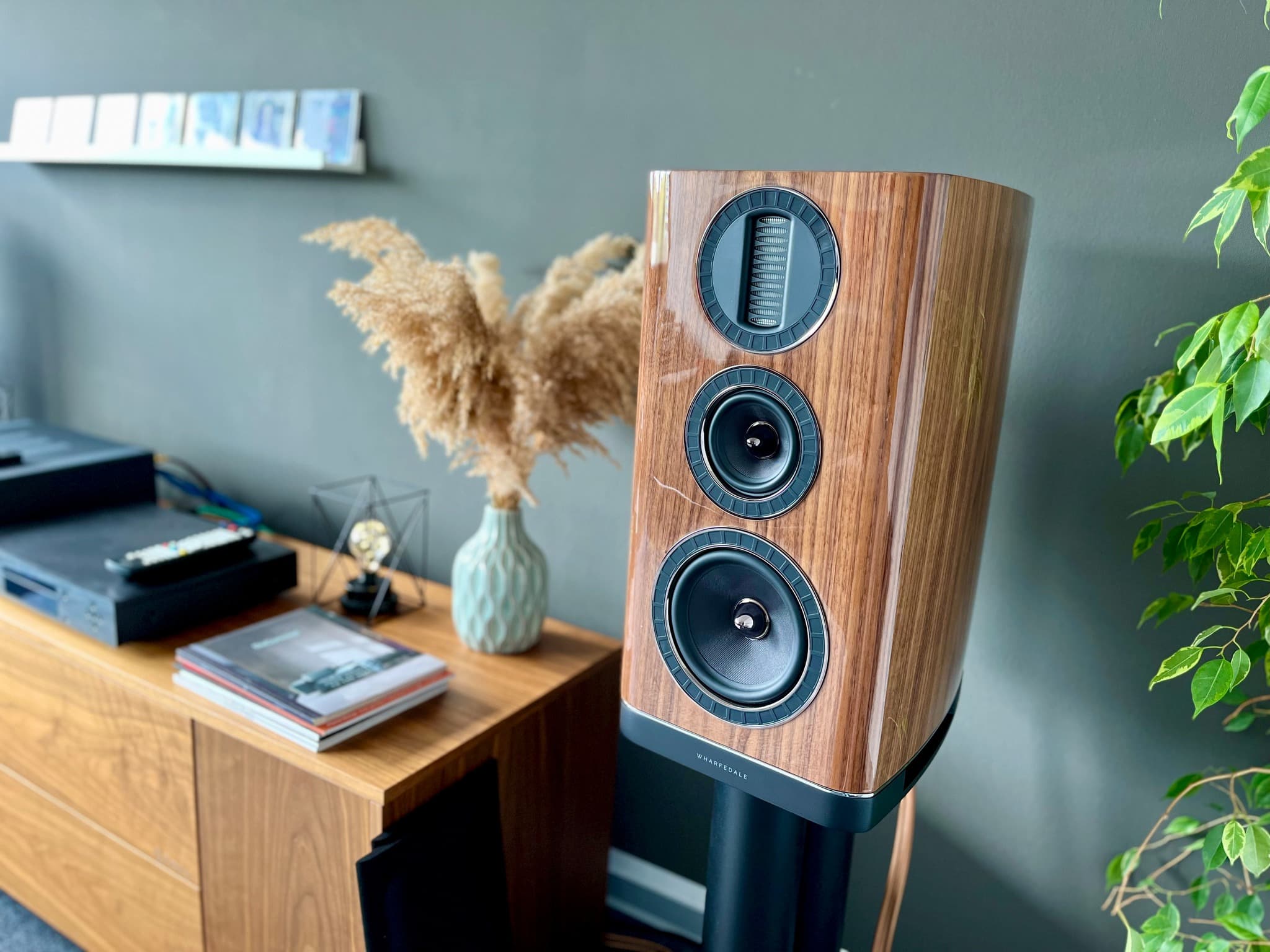 Aura 2 - view 3